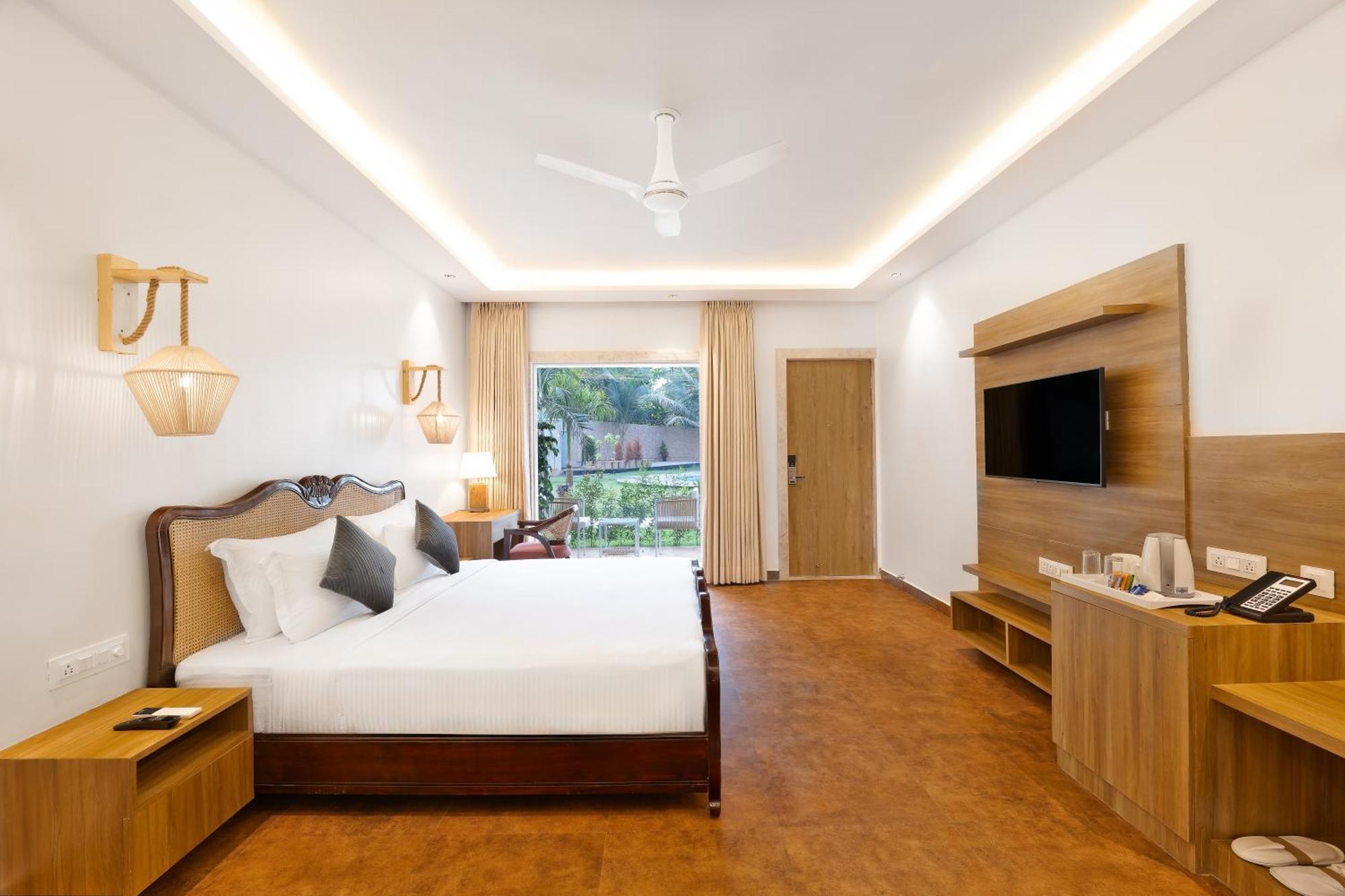 White Wharf Beach Resort Morjim Goa Bagian luar foto