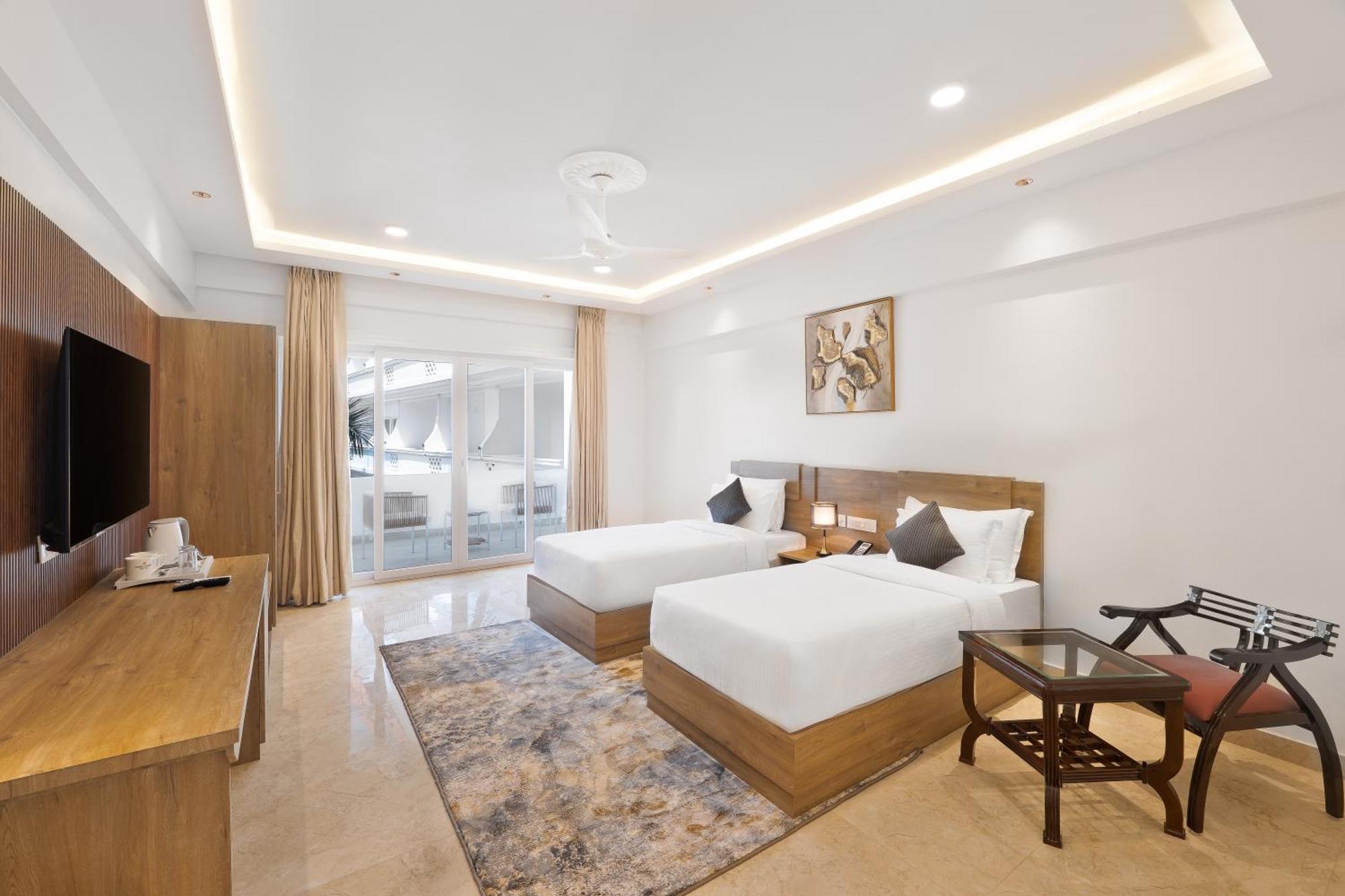 White Wharf Beach Resort Morjim Goa Bagian luar foto