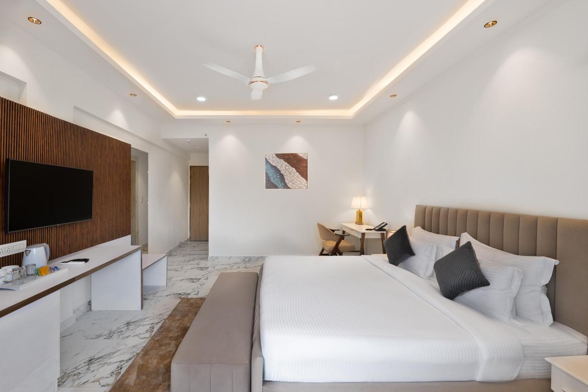 White Wharf Beach Resort Morjim Goa Bagian luar foto
