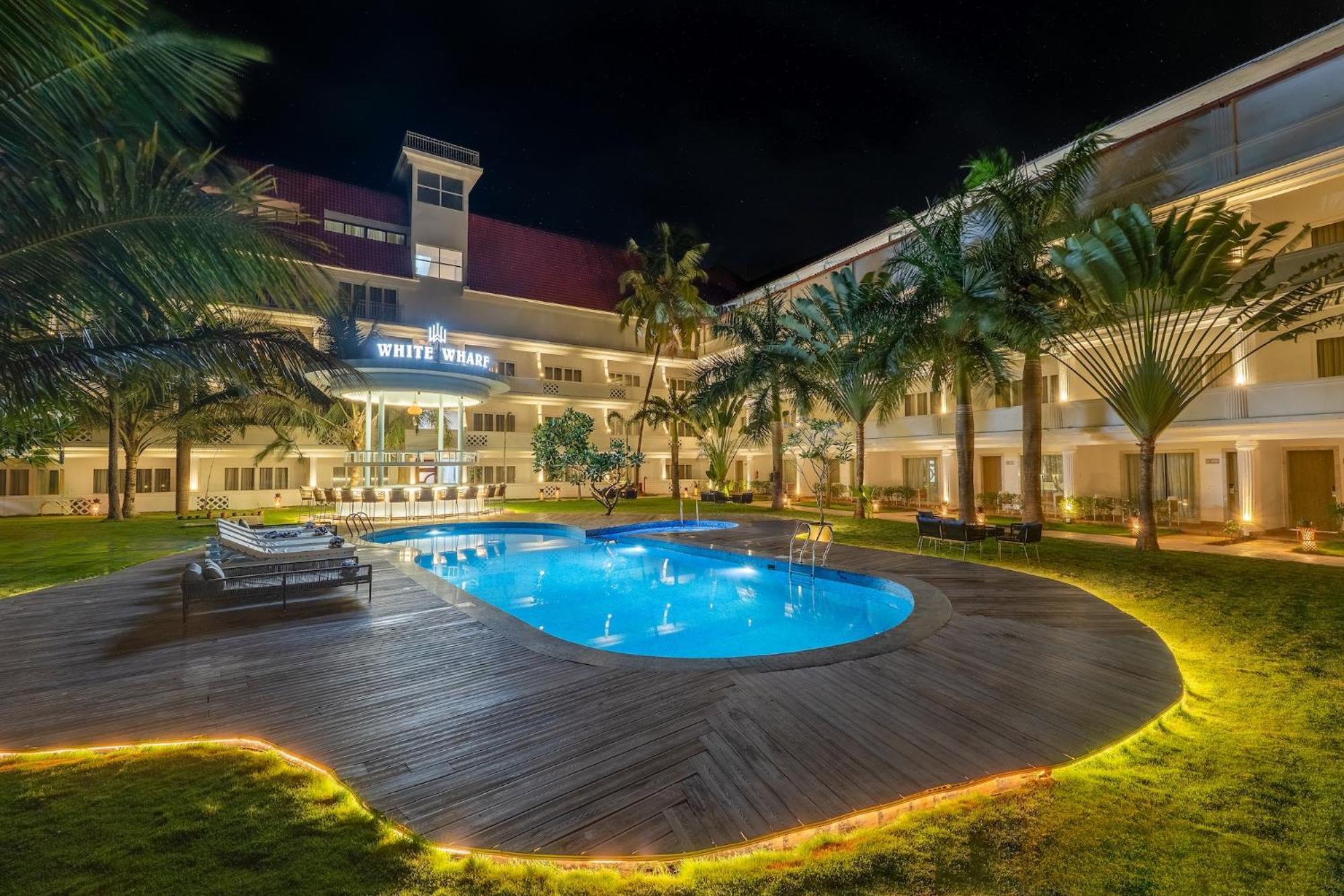 White Wharf Beach Resort Morjim Goa Bagian luar foto